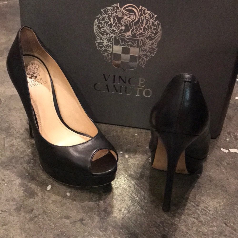 Peep toe heel